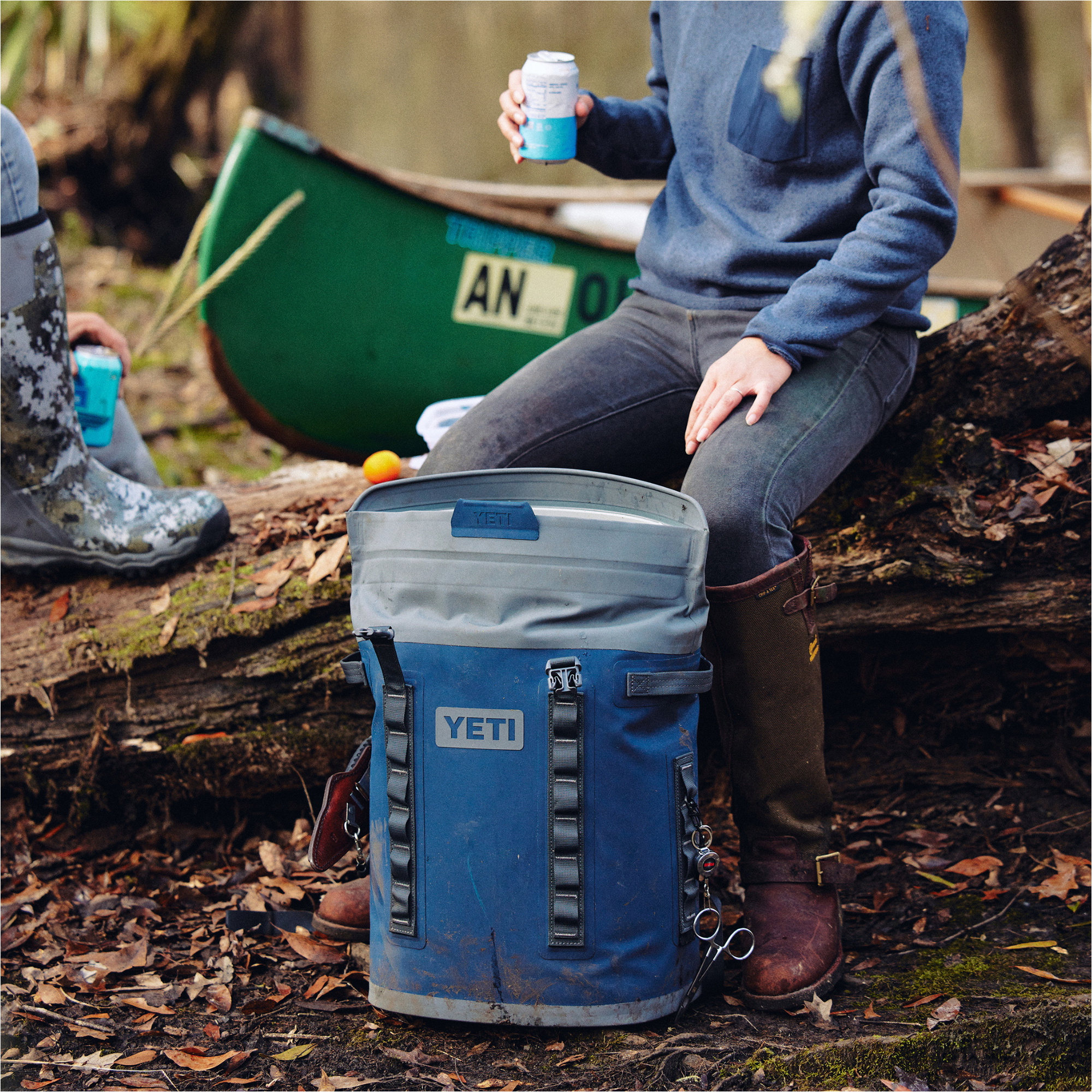 2026 YETI Hopper M20 Backpack Cooler 70000002279 - Navy